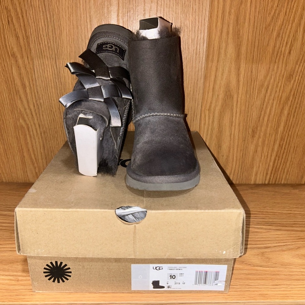 UGGS! Bowtie